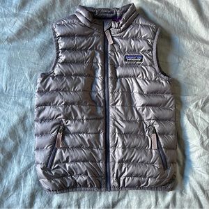 Patagonia Kids Puffer Vest in Light Gray with Navy Trim